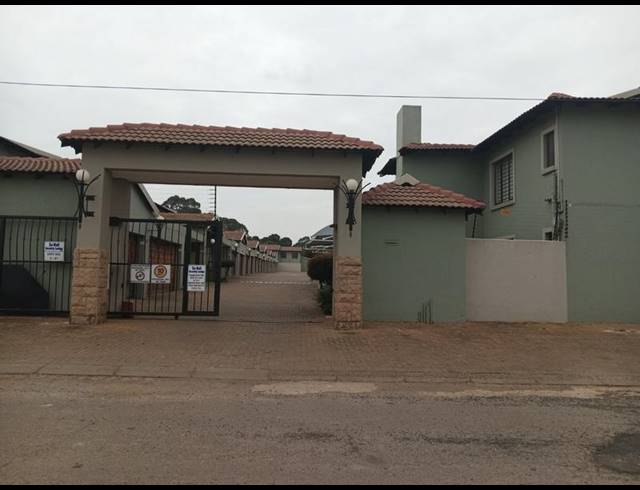 2 BEDROOM TOWNHOUSE FOR SALE IN GREENHILLS